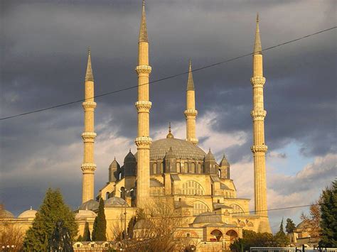 La Mosquée de Selimiye à Edirne: Un Monument Sublime et un Testament à la Vision Architectural d'un Maîtres !