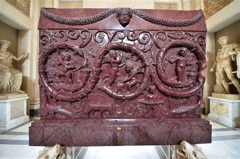 La Sarcophage de Sainte-Constance! Une célébration grandiose du pouvoir et du mystère chrétien.