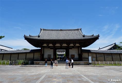 Le Miroir à six panneaux du temple Horyu-ji: Une ode aux dieux et une fenêtre sur l'ancienne Japon!