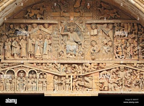 Le Sarcophage de Sainte-Foy: Un Chef-d’œuvre Médiéval de Sculpture en Bas-Relief Intriguant!