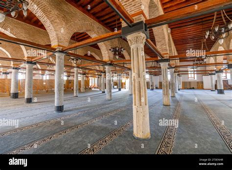 Le Tombeau de Sultan Alâeddin Keykubad: Une Explosion de Calligraphie et d’Architecture Sublime!