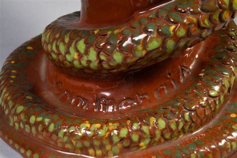   Le Vase aux Serpents: Un Hymne à la Nature et à la Spiritualité Maya!