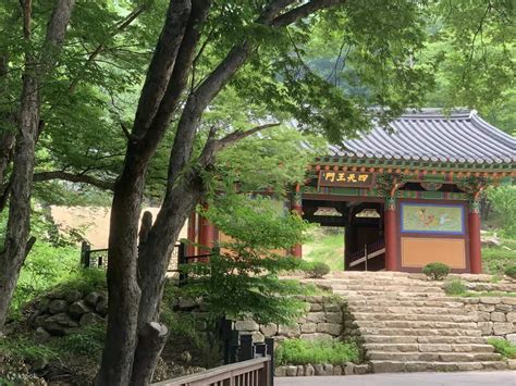 Paysage de l'Ermitage de Yongmun Un chef-d’œuvre chinois en plein cœur de la tradition coréenne ?