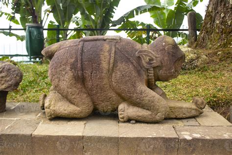 Le Candi Sukuh! Une Exploration de l'érotisme subtil dans la sculpture javanaise du XIVe siècle